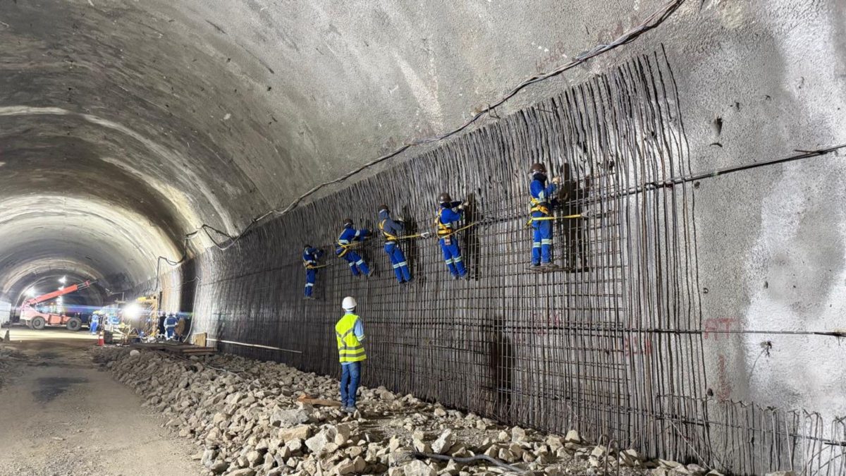 FOTOS: Interior de túnel de R$ 228 milhões que corta morro é revelado em obra no Norte