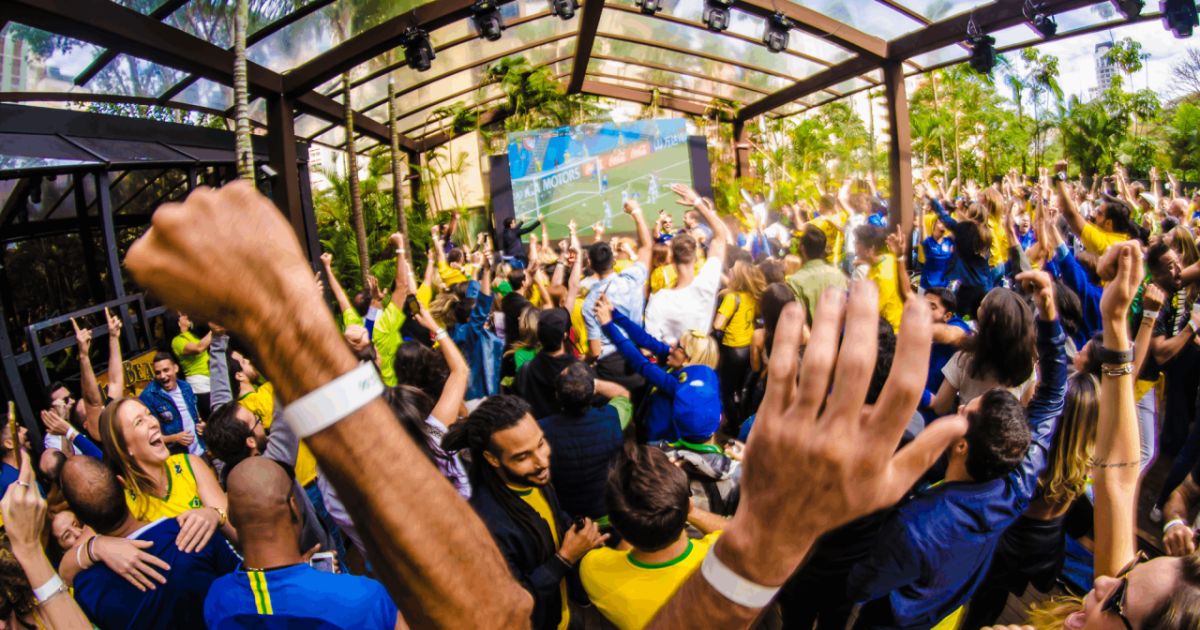 Telões, bares e festas: onde assistir Brasil x Marrocos em Florianópolis