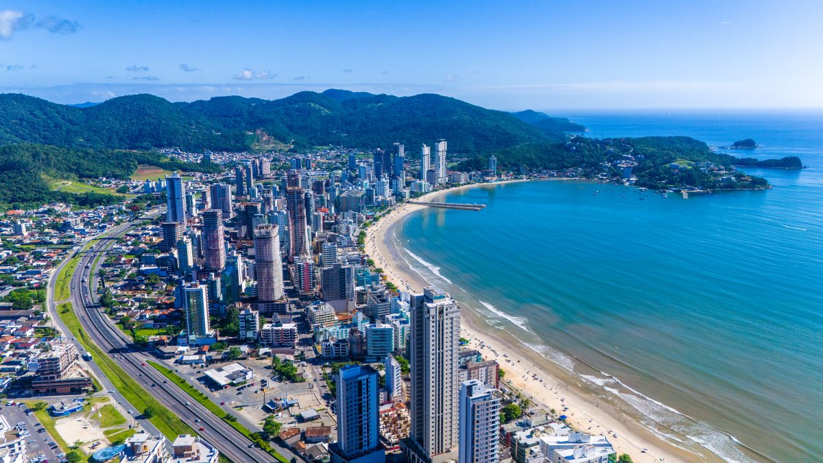 Cidade ‘rouba’ título de Balneário Camboriú e se torna metro quadrado mais caro do Brasil