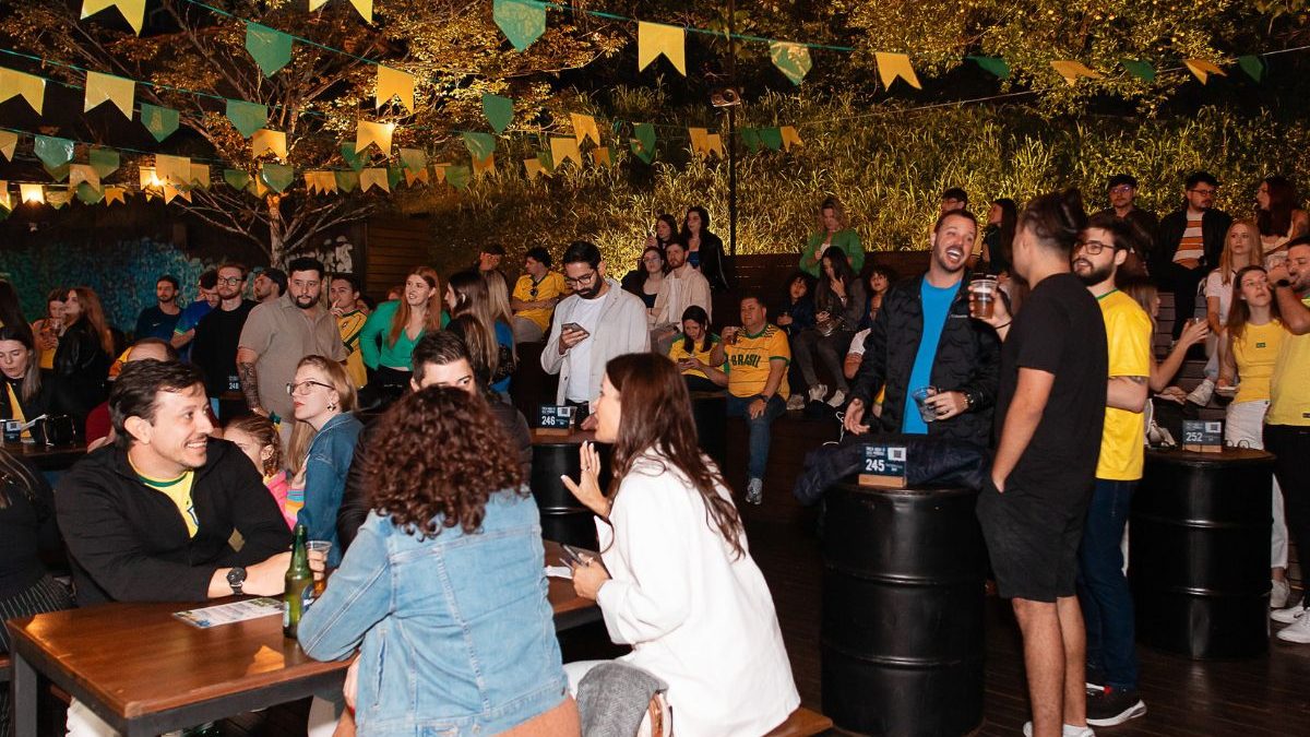 Bares da Capital da Cerveja redesenham estratégias para fisgar público na Copa do Mundo