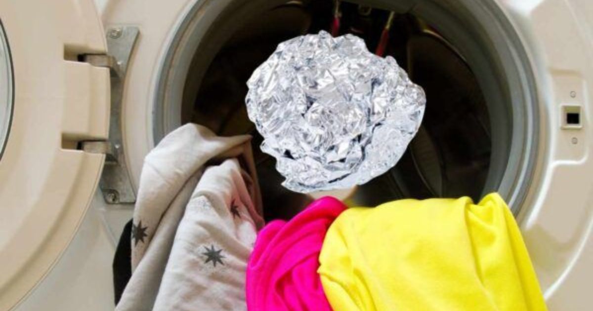 O que acontece ao colocar papel-alumínio na máquina de lavar? Descubra esse mistério