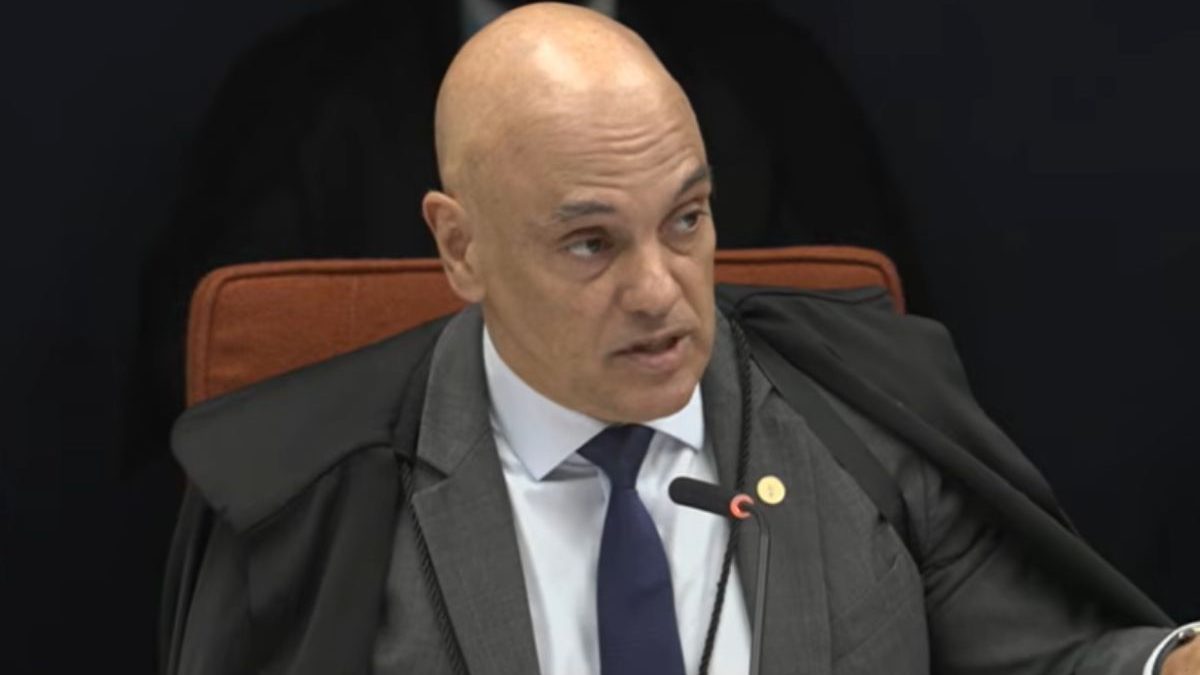 Oposição protocola pedido de impeachment de Moraes e fala em apresentar “um milhão”