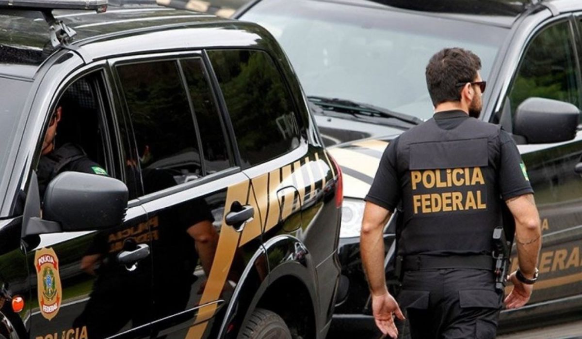 Polícia Federal cumpriu mandados de busca e apreensão em Joinville para investigar suspeita de desvio de R$ 288 mil da saúde pública no Paraná