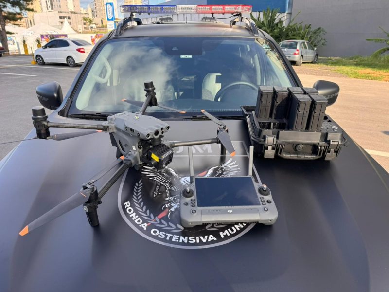 A corporação também recebeu armamentos modernos, dispositivos de condução elétrica (Taser), drone operacional para apoio em ocorrências e monitoramento - Divulgação/Prefeitura de Itapema/ND
