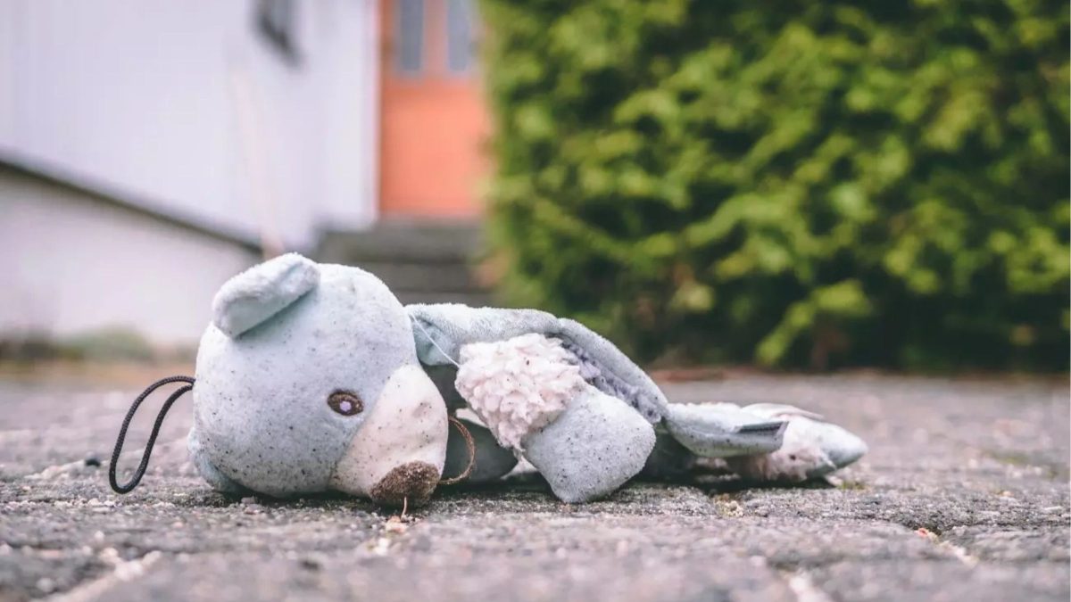 Avó e companheiro são condenados após homem abusar de menina de 12 anos em SC