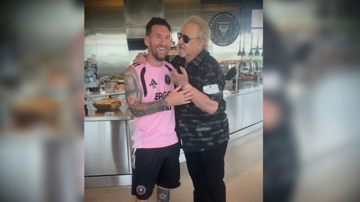 Amuleto na Copa? Carlos Villagrán, o Quico de Chaves, surpreende Messi com presente luxuoso
