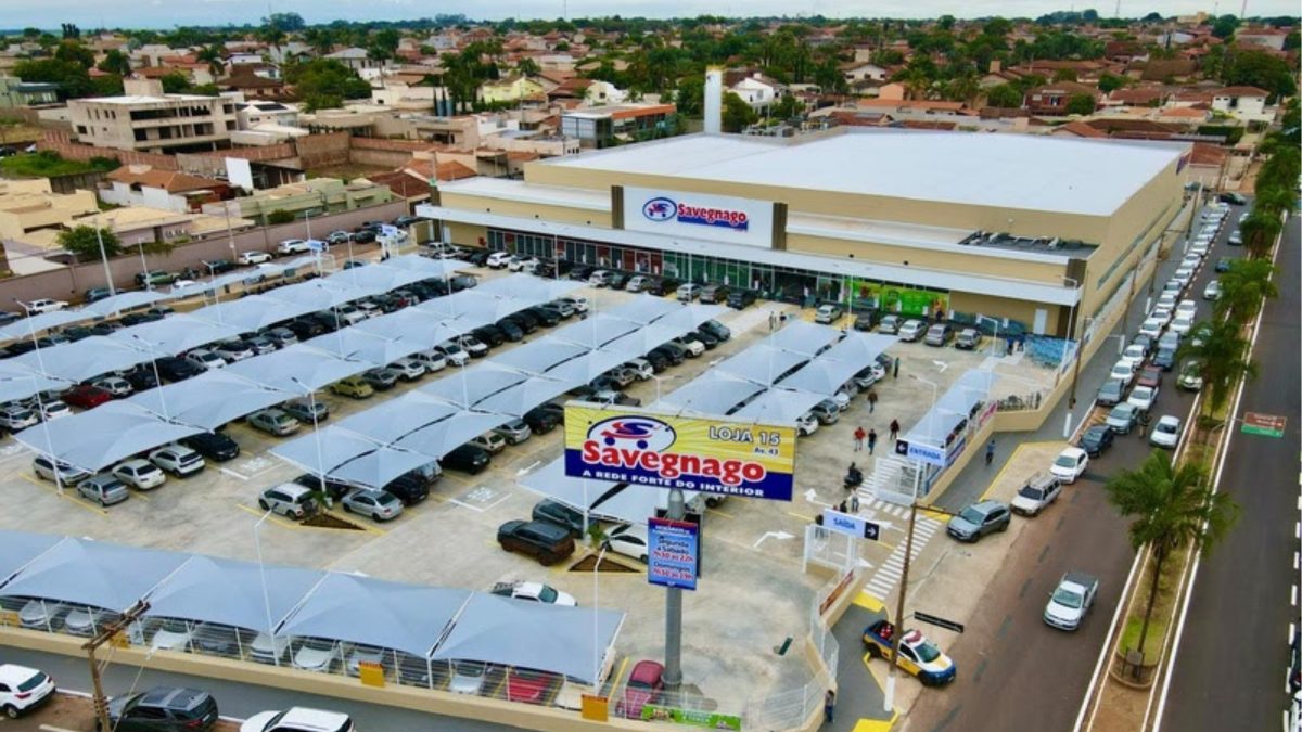 Rede de supermercados adota escala 5×2 e vê procura por vagas disparar 120%