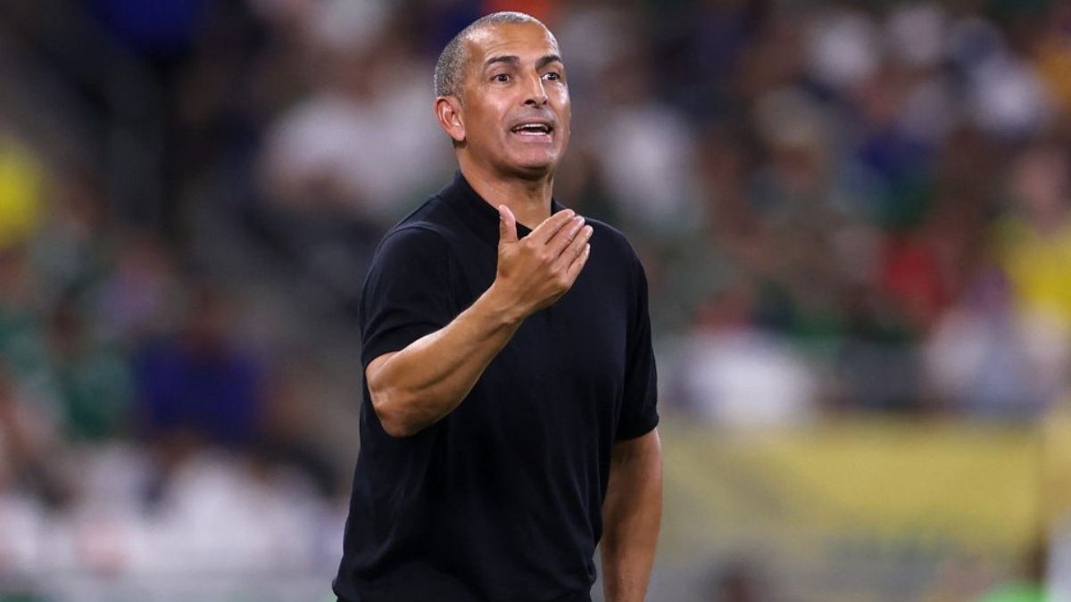 Vexame ou desespero? Seleção demite treinador logo na estreia da Copa do Mundo