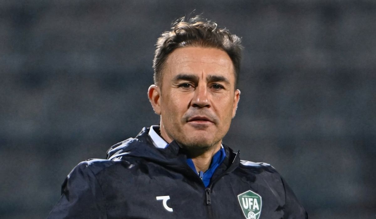 na foto aparece Fabio Cannavaro, o técnico da seleção de Uzbequistão, que comanda a equipe pela primeira vez em uma Copa do Mundo