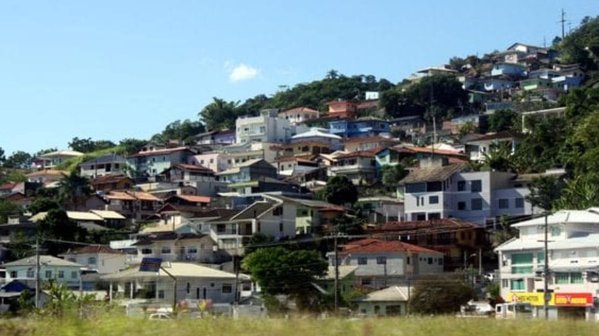 Suspeito morre após atirar contra policiais do Bope na Costeira do Pirajubaé