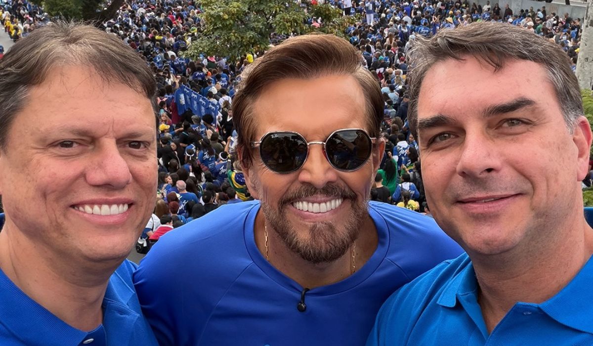 Foto publicada por Flávio mostra Tarcísio e o apóstolo Estevam Hernandes na Marcha para JesusFoto: Reprodução / ND Mais
