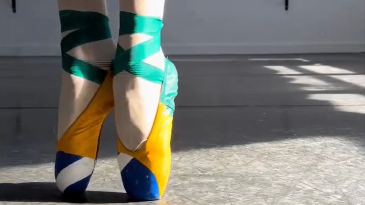‘Torcer na ponta do pé’: bailarinas do Bolshoi em SC encantam antes de jogo do Brasil
