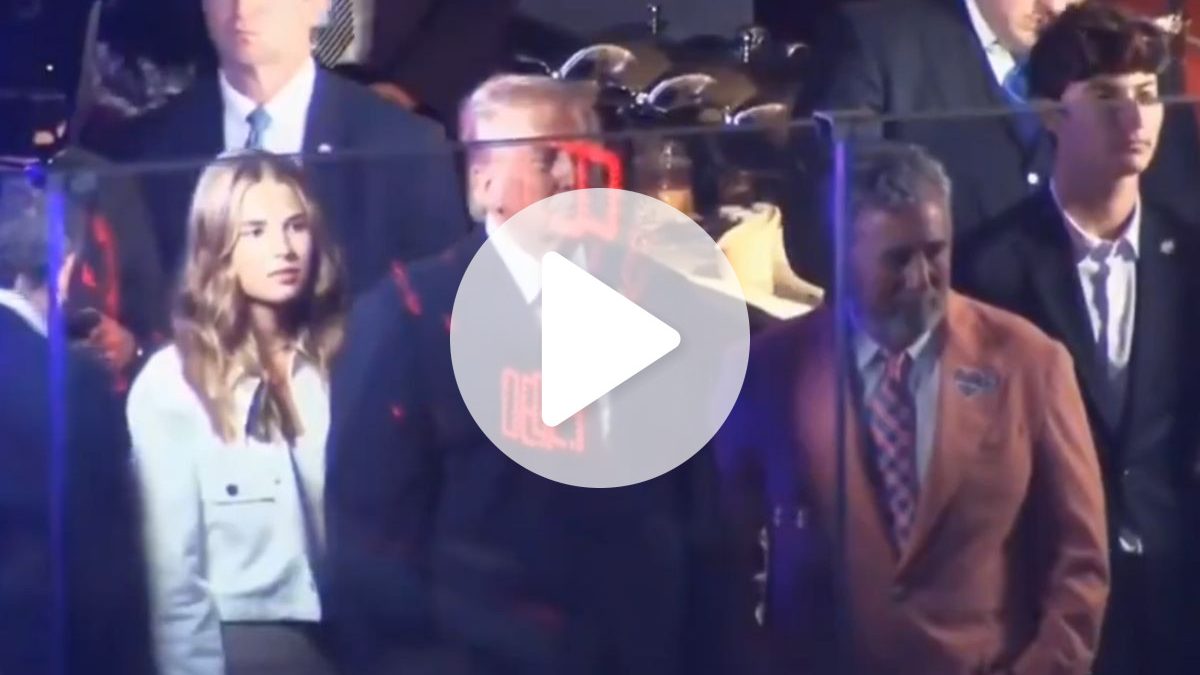 'Humilhante': Trump é vaiado por multidão de torcedores durante jogo da NBA; veja vídeo