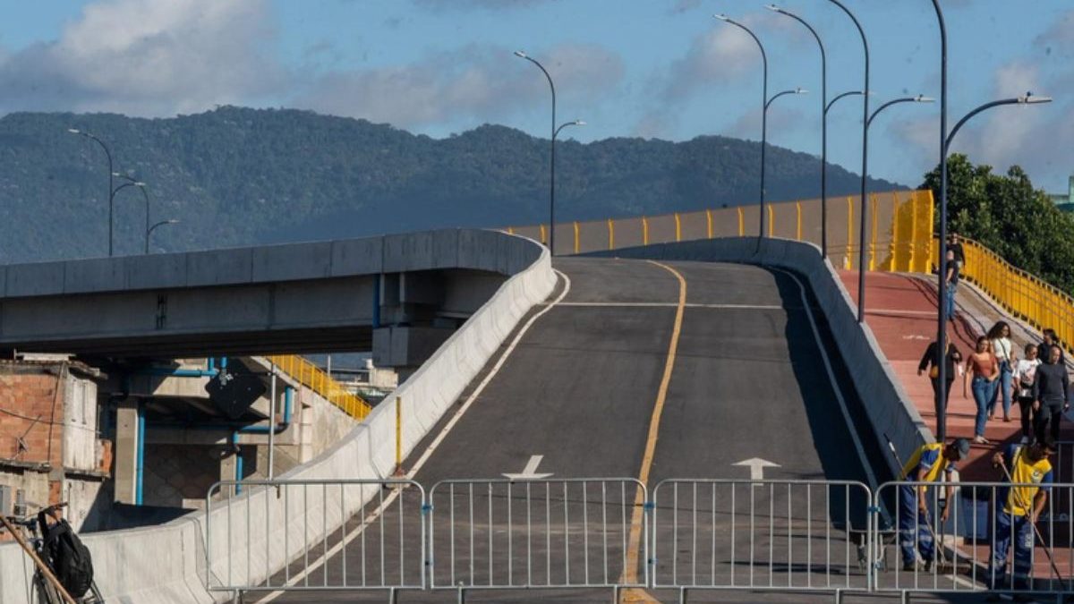 Novo viaduto de R$ 62 milhões elimina cruzamento com trem e desafoga o trânsito; saiba