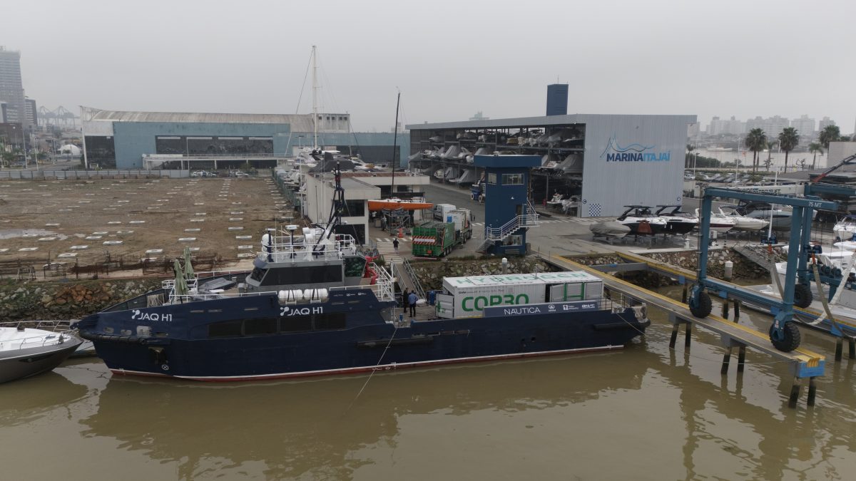 Navio movido a hidrogênio passa por testes cruciais em SC
