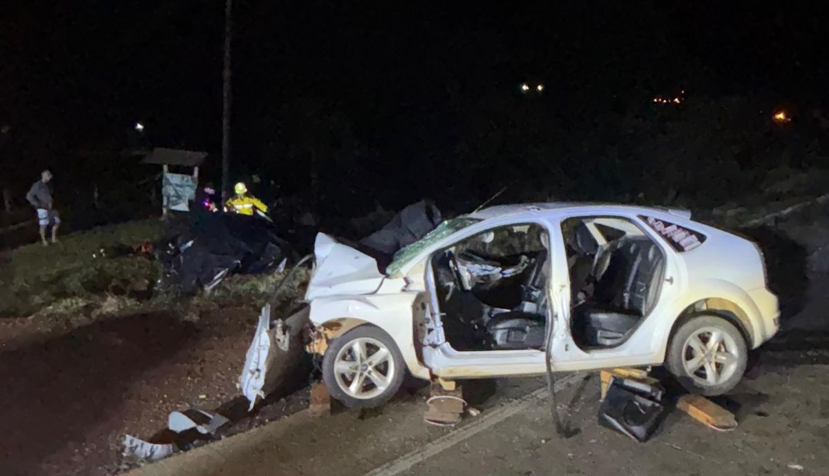 Homem morreu preso às ferragens após colisão na curva da morte.Foto: Divulgação/CBM/ND Mais