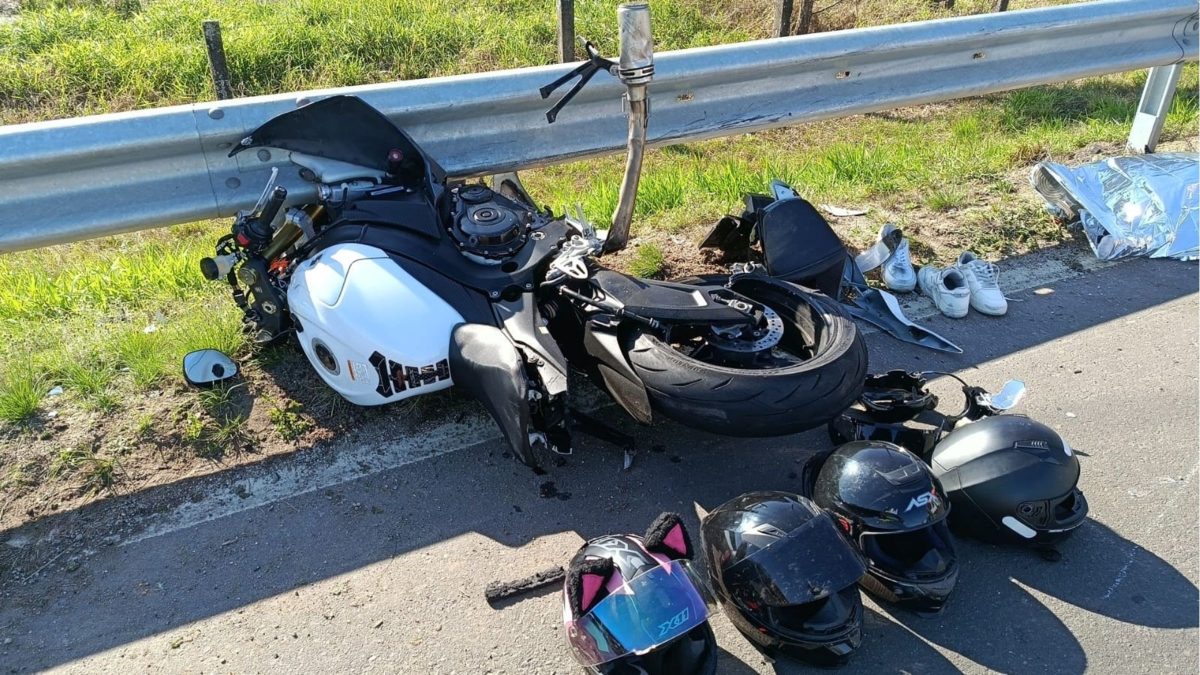 Jovem morre em SC ao tentar cumprimentar amigo em moto na BR-101