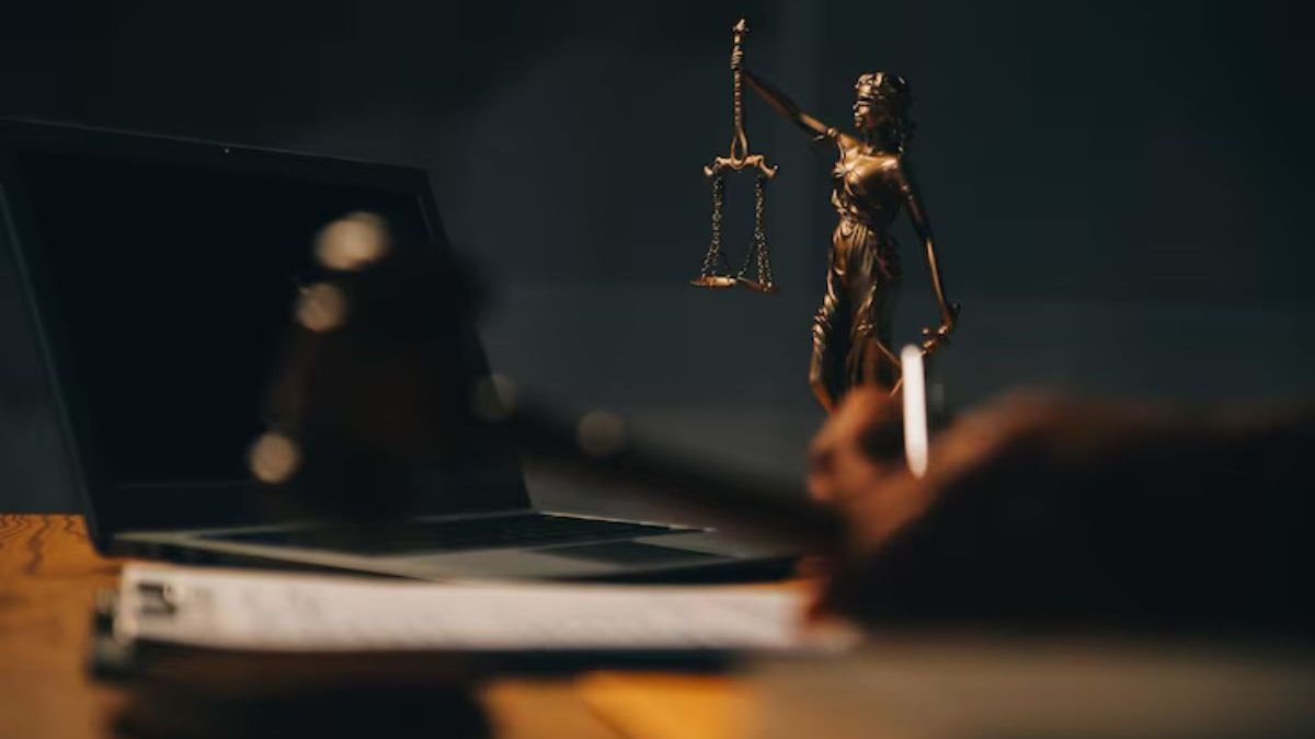 Advogado recebe R$ 16 mil de ação, não repassa dinheiro ao cliente e acaba condenado em SC - QTU Questões do Universo