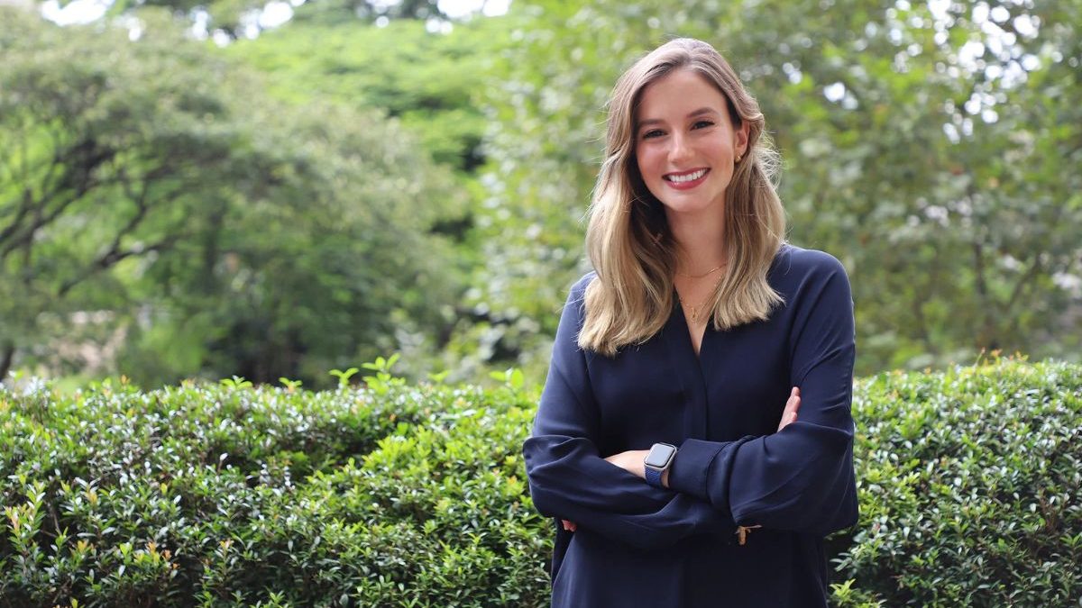 Aos 29 anos, ex-bailarina brasileira entra para a Forbes como a bilionária mais nova do mundo com fortuna de R$ 6,7 bilhões - QTU Questões do Universo