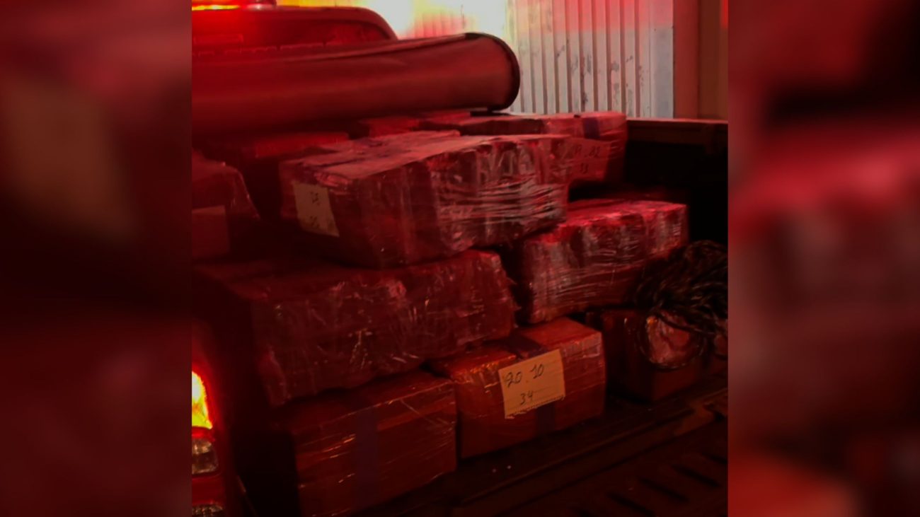 Droga apreendida foi levada de caminhonete e caminhão à delegaciaFoto: Divulgação/PMSC/ND Mais