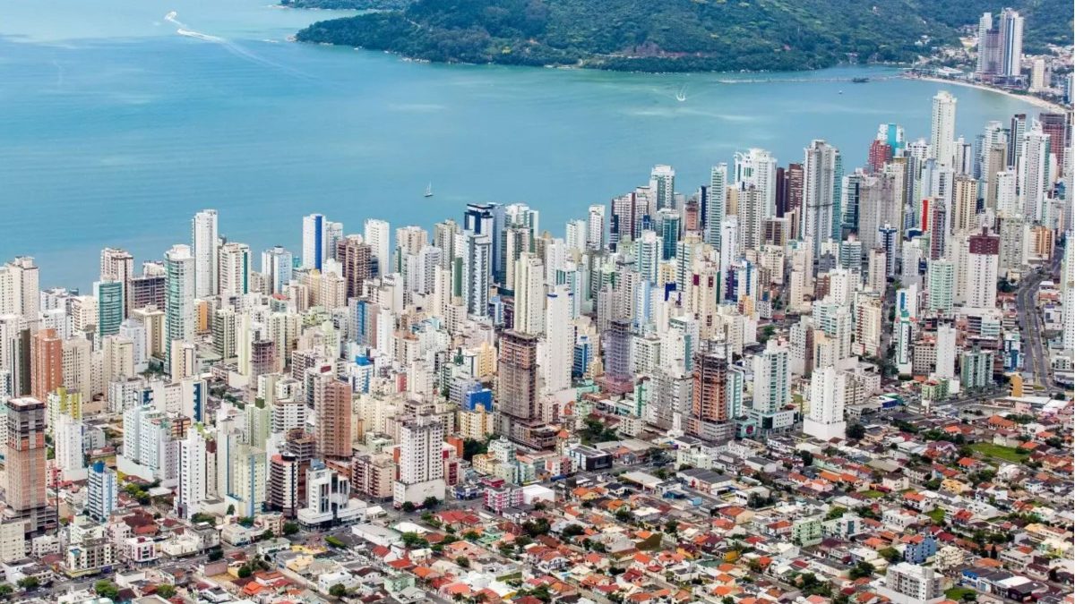 PL propõe endurecer pena para corretores de imóveis ilegais em SC