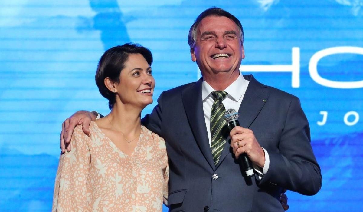 Candidatura de Michelle Bolsonaro ganha apoio de Jair