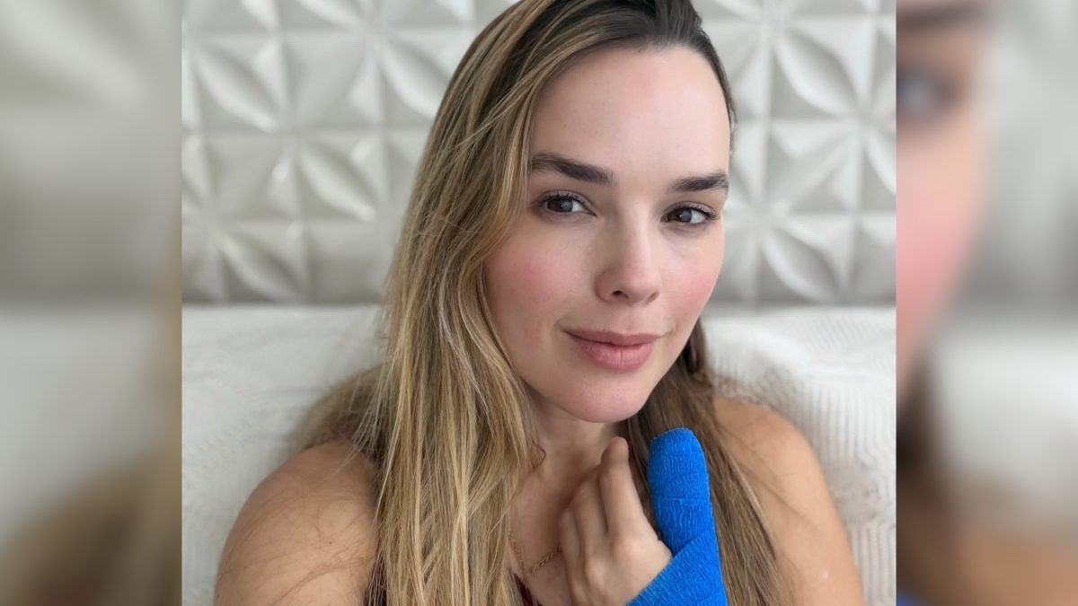 Cantora sertaneja faz alerta após fratura no dedo evoluir para infecção: ‘A dor nunca passou’