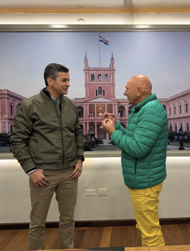 Santiago Peña, presidente do Paraguai, recebeu Luciano Hang nesta quinta-feira (2) - Reprodução/Instagram @lucianohangbr/ND Mais