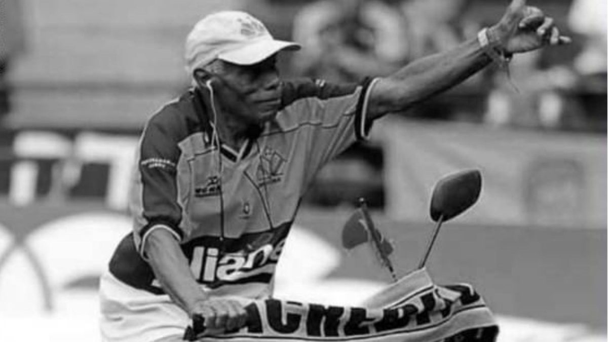 ‘Sócio 001’: Morre, aos 84 anos, torcedor que viajava mais de 18 km de bicicleta para acompanhar os jogos de time catarinense - QTU Questões do Universo