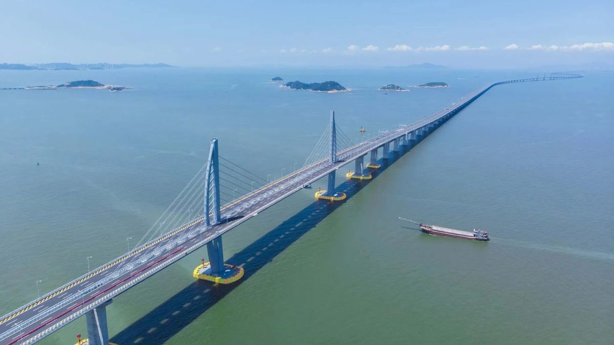 Com 55 km sobre o mar e 8 anos de obra, maior ponte do mundo liga 3 regiões separadas reduzindo a viagem de 4h para 30 minutos - QTU Questões do Universo