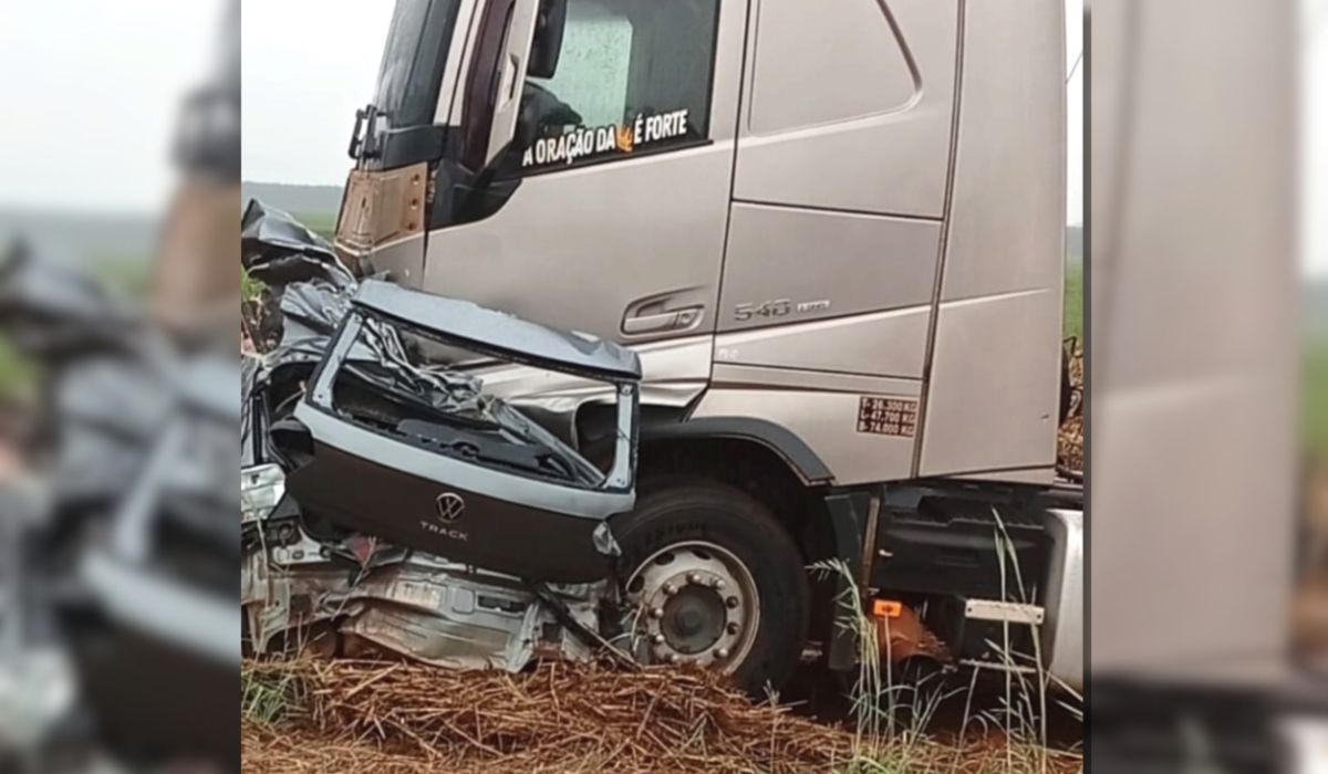 Três DJs morrem em grave acidente com carreta na MT-249; vítimas tinham 22 anos