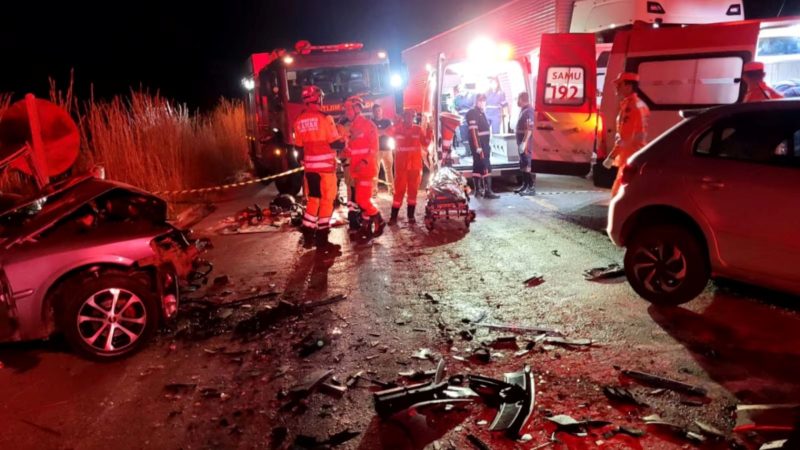 Dois motoristas morrem após carros colidirem na BR-251 - Divulgação/Corpo de Bombeiros/ND Mais