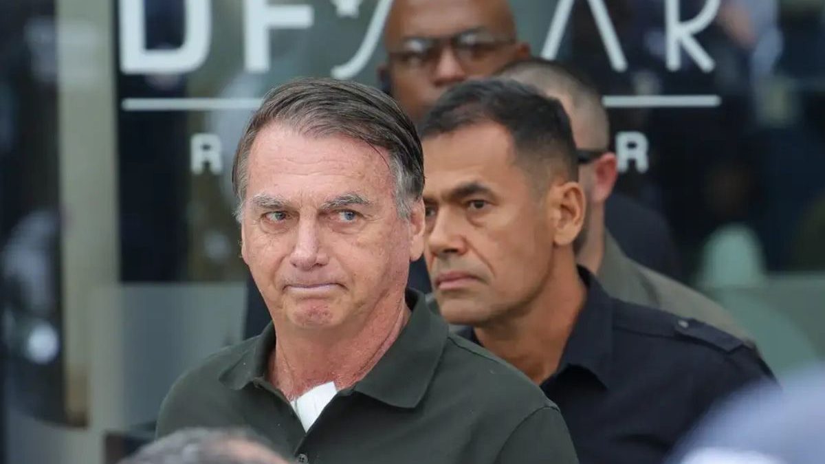PF apreende espingarda de Bolsonaro em empresa no RS