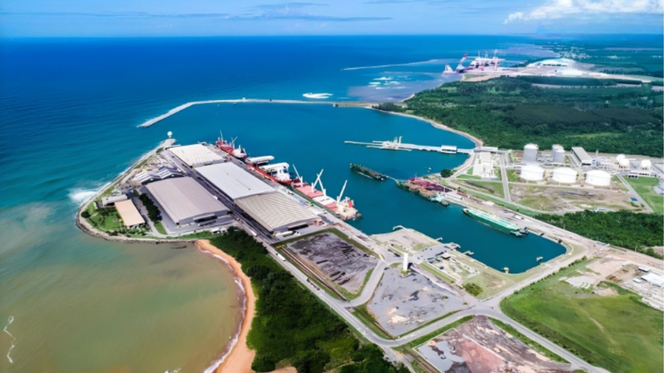 Vista aérea de complexo industrial e portuário em Aracruz, no Espírito Santo, onde será instalada a fábrica da GWM