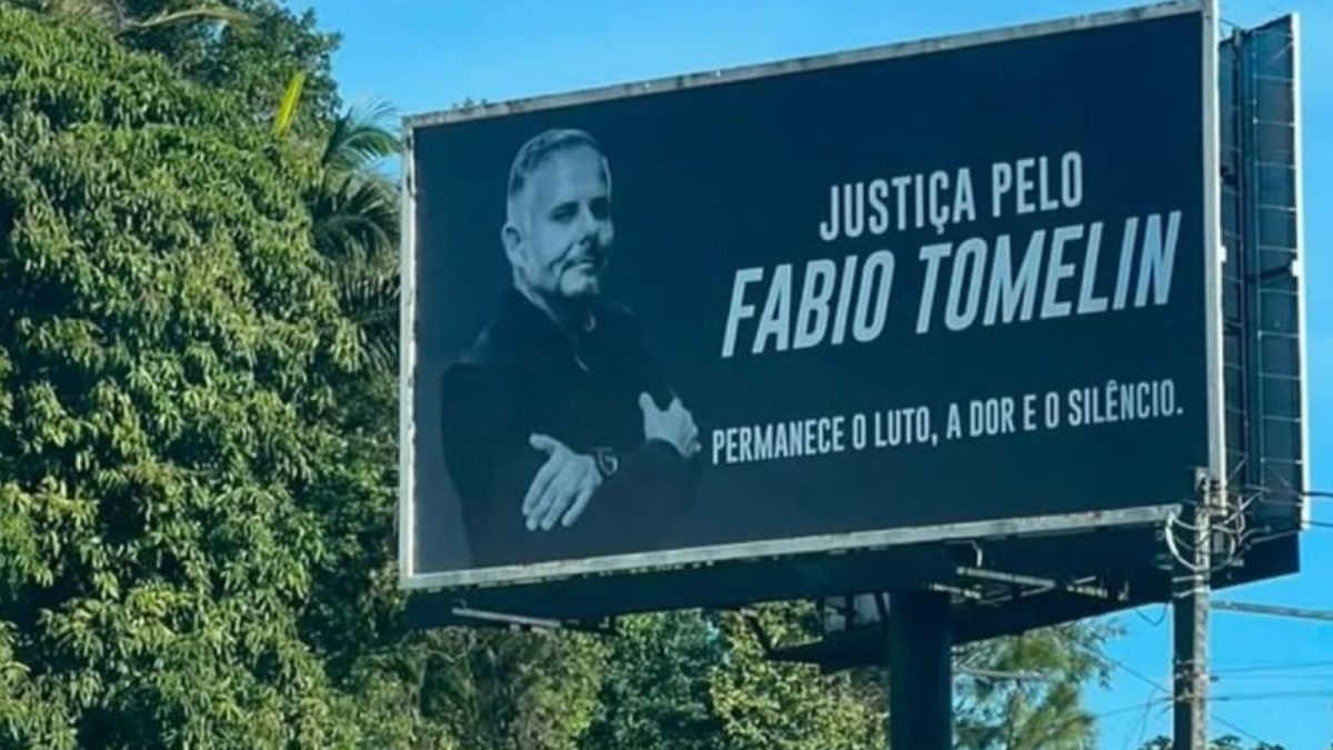 Família instala outdoor e cobra respostas um mês após morte de empresário atingido