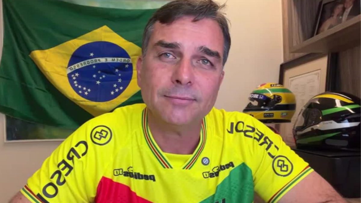 Flávio Bolsonaro blinda família contra críticas e culpa Lula por tarifas dos EUA