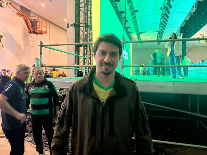 Jair Renan Bolsonaro na convenção do PL - André Groh/ND Mais