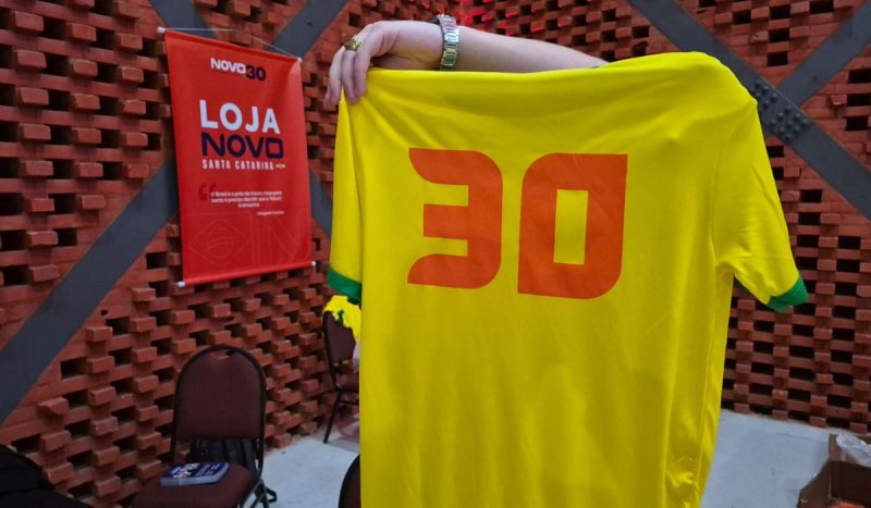 Produtos vendidos no evento têm a arrecadação revertida para o próprio Partido Novo - Arliss Amaro/ND Mais