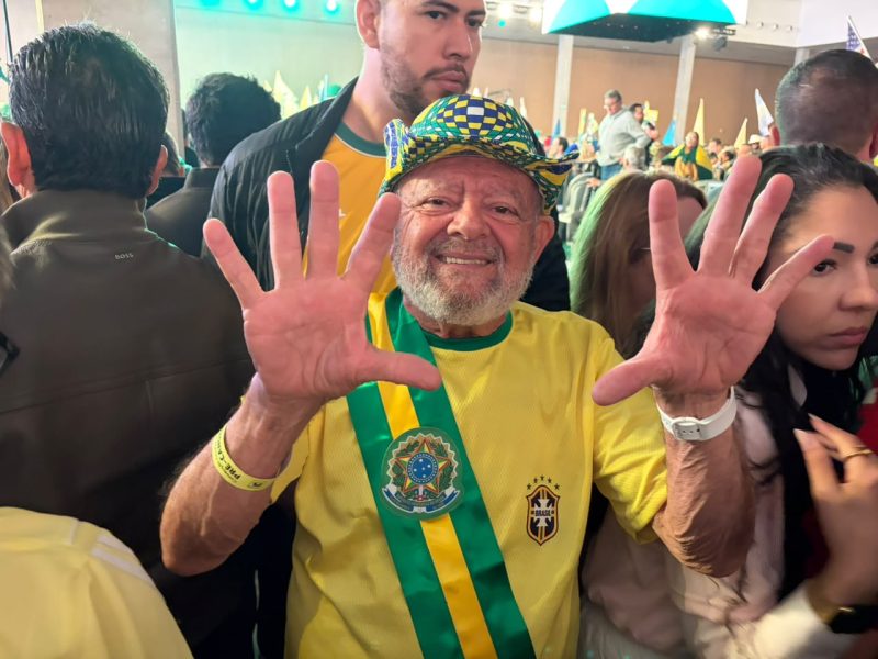 O “Lula do Bem”, personagem que ganhou destaque nas redes sociais, marca presença entre os participantes da convenção nacional do PL - André Groh/ND Mais