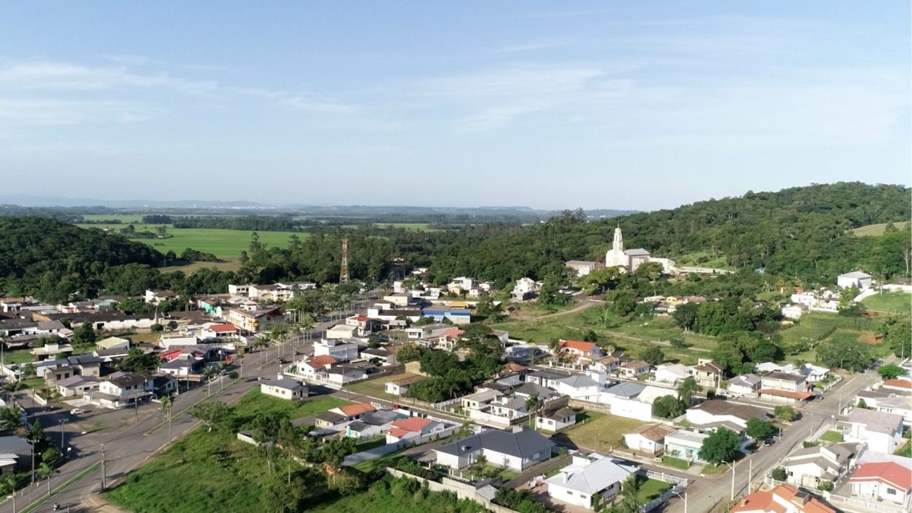 O município reafirma seu firme compromisso com a proteção animal, o cumprimento estrito da legislação ambiental vigente, em especial o disposto no artigo 32 da Lei Federal n° 9.605/1998 (Lei de Crimes Ambientais), e a manutenção da segurança e preservação no Parque Ecológico.