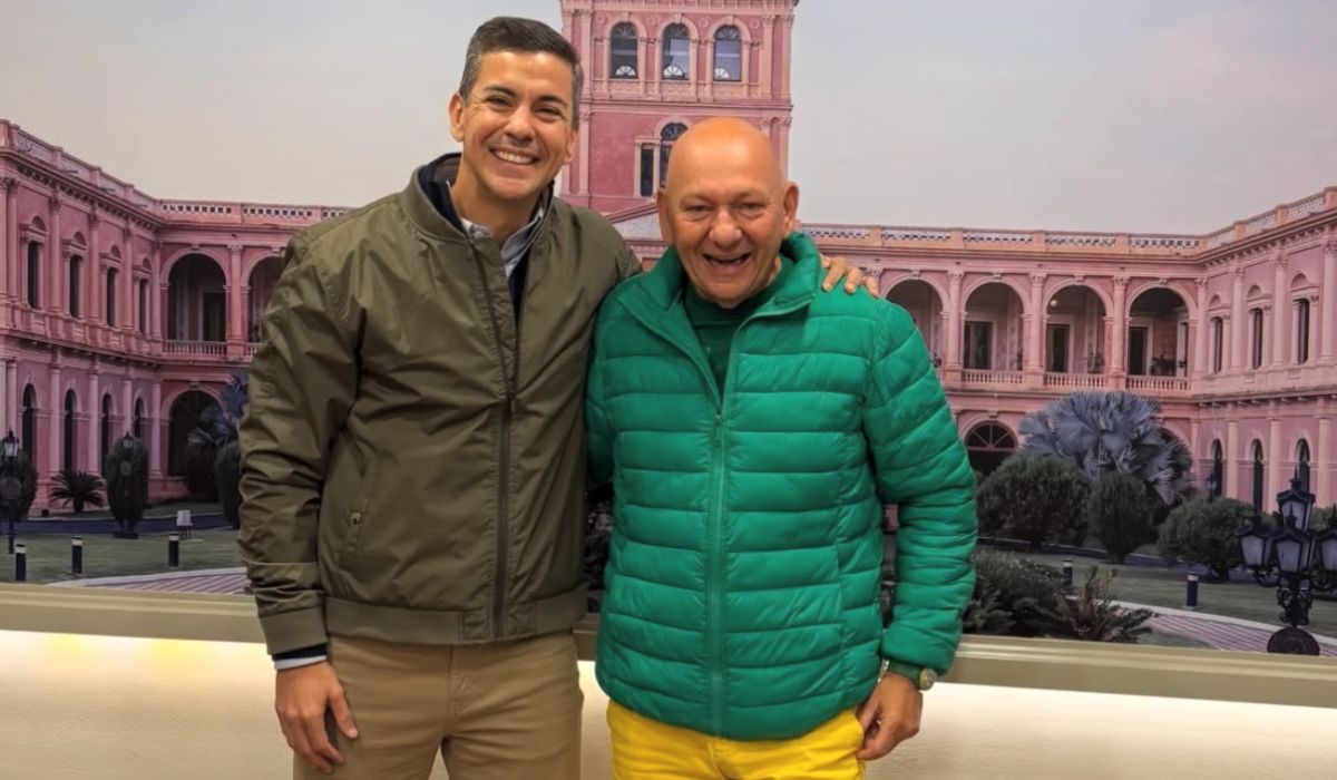 Luciano Hang ao lado do presidente do Paraguai, Santiago Peña, durante encontro em Assunção. O empresário destacou declaração de Peña sobre o modelo econômico paraguaio em publicação no X.Foto: Reprodução/Instagram @santipenapy/ND Mais