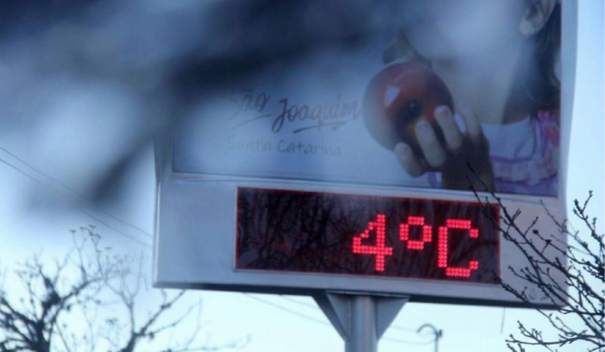 Imagem de termômetro marcando 4°C 