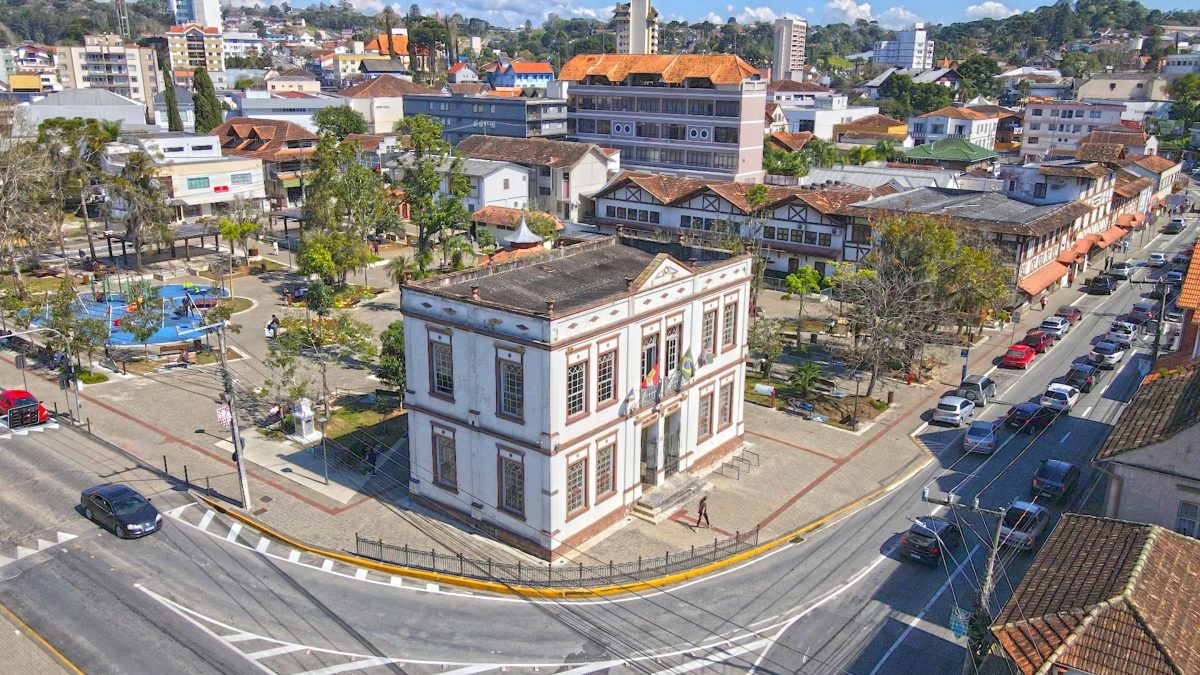 O prédio de 122 anos que desafia a arquitetura típica de uma cidade catarinense - QTU Questões do Universo