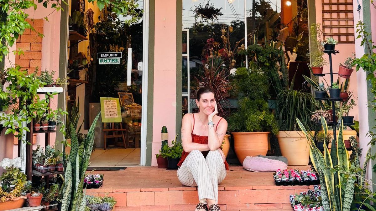 Empreendedora resgata arte milenar feira à mão e transforma hobby em negócio de sucesso em SC - QTU Questões do Universo