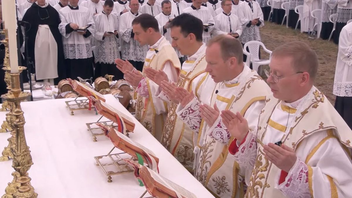 Vaticano excomunga grupo que desafiou papa Leão XIV ao ordenar bispos sem autorização