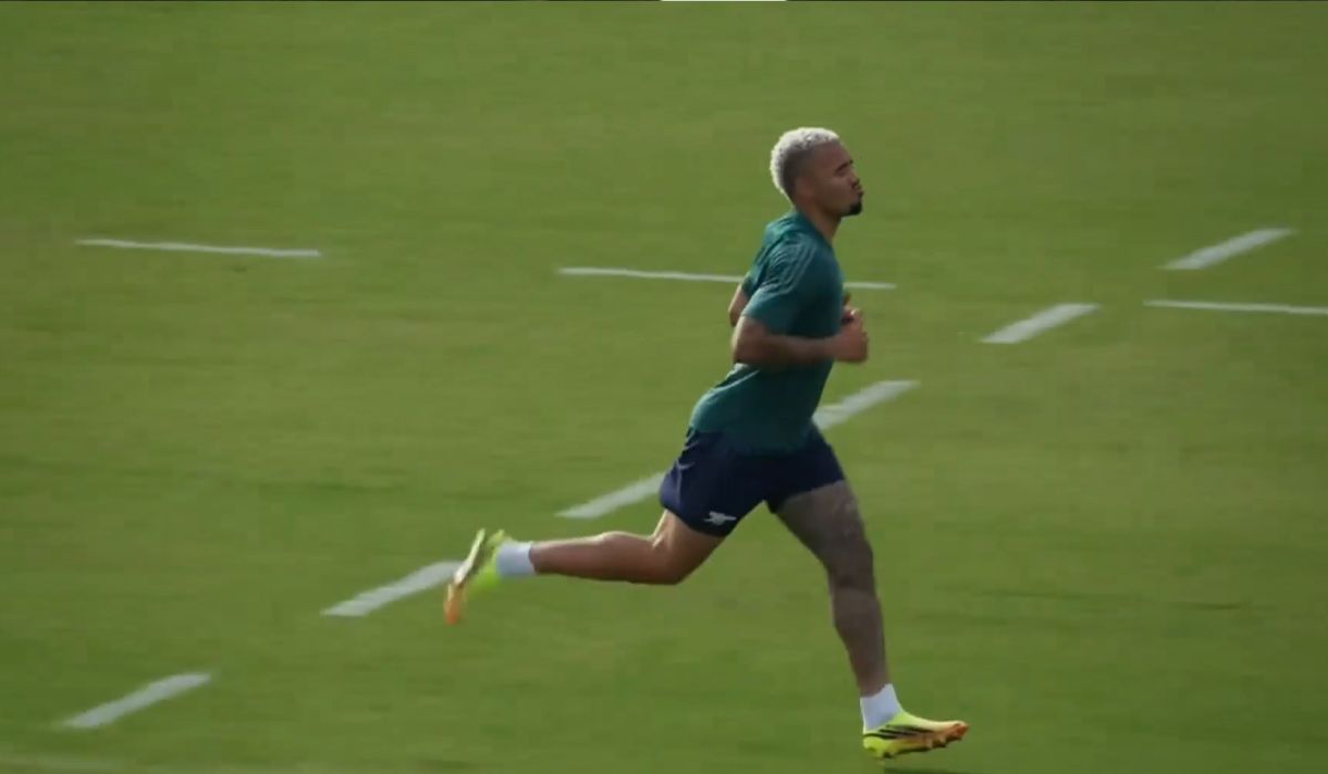 Gabriel Jesus apareceu no CT do Palmeiras realizando trabalho de condicionamento físico
