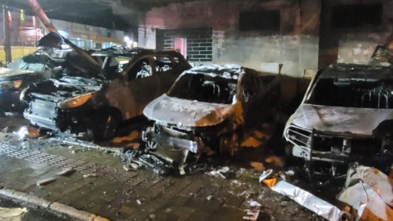 Fogo atinge frota da Guarda Municipal em Araquari e suspeita de incêndio criminoso mobiliza investigação 1 Image #2