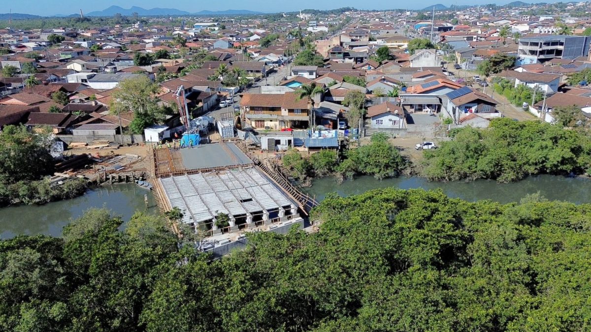 Ponte Anêmonas: Obra avança com concretagem em Joinville