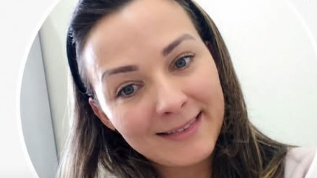 Enfermeira que atuou por mais de 16 anos em hospital de SC morre e comove colegas: ‘Aprendi tanto com você’ - QTU Questões do Universo