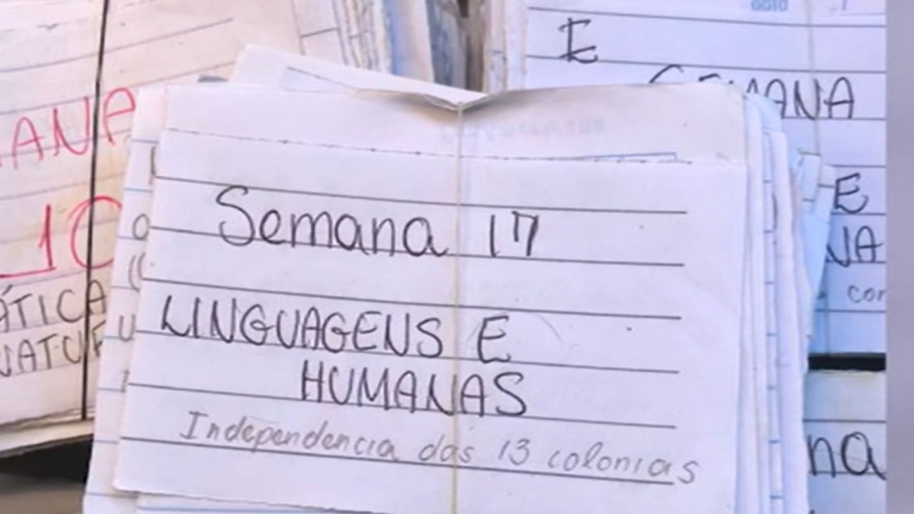 flashcards feitos à mão, que Bruno revisava nos intervalos do trabalho e durante as viagens de ônibusFoto: Balanço Geral/ ND Mais